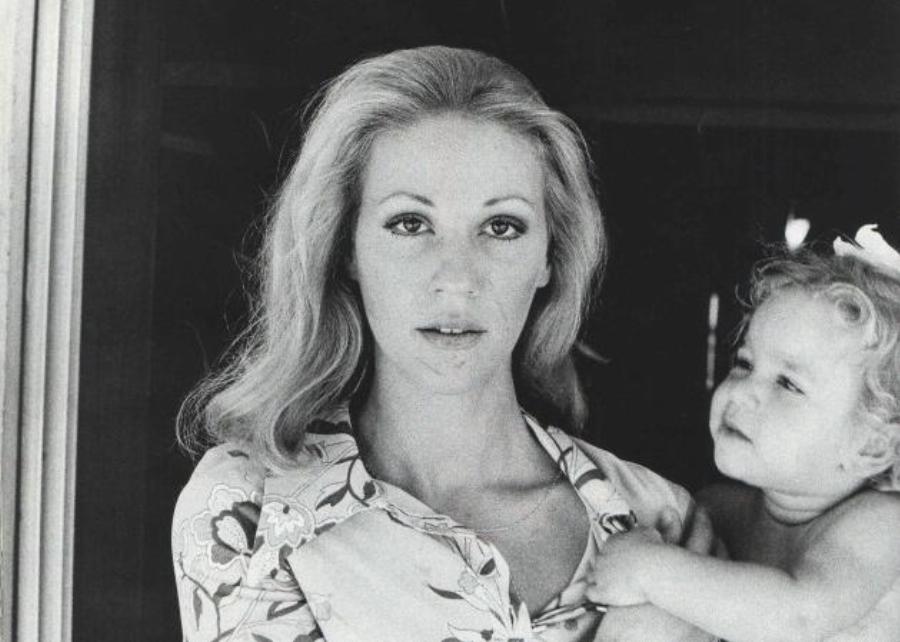 Ο θάνατος που διέλυσε την Ζωή Λάσκαρη: «Τον δολοφόνησαν, τον βασάνισαν, δεν έμαθε ποτέ κανείς τι απέγινε…»