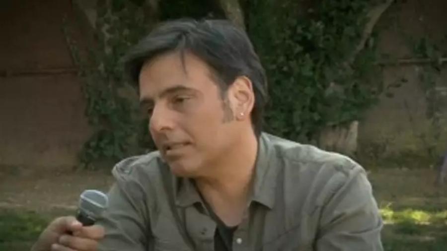 Γιώργος Λεμπέσης: «Δεν σκουπίζω, δεν σιδερώνω, είμαι άντρας παλαιάς κοπής. Κάνω αντρικές δουλειές στο σπίτι»