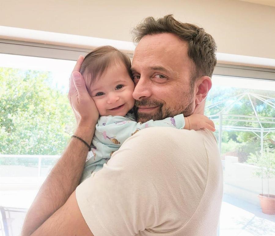 Η κόρη του Γιώργου Λιανoύ βλέπει τον μπαμπά της στην τηλεόραση, τρελαίνεται και γίνεται viral σε όλη την Ελλάδα