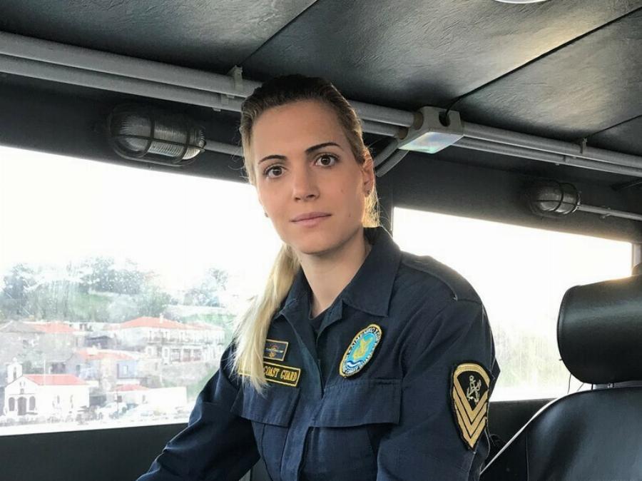 Μαρία Κόντη: Σώζει καθημερινά ζωές η πανέμορφη κυβερνήτης του Λιμενικού και τιμήθηκε για την προσφορά της