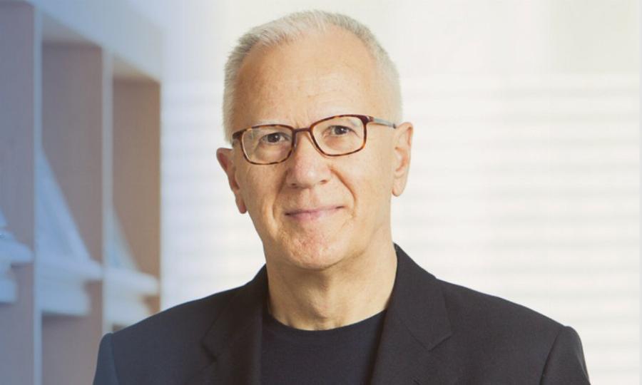 Δημήτρης Λινός: Φοράω το πετραχήλι και κοινωνώ τον Κοντομηνά – Μιλά για θαύμα στην Εντατική