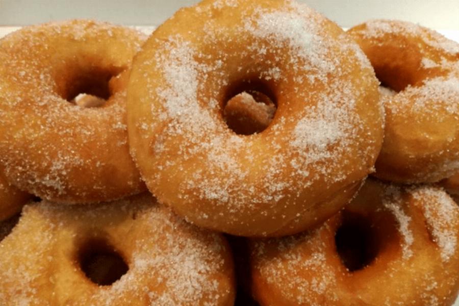 Νηστίσιμοι λουκουμάδες με ζάχαρη: Αφράτοι και πεντανόστιμοι – Το πιο απολαυστικό γλυκό για την νηστεία της Σαρακοστής