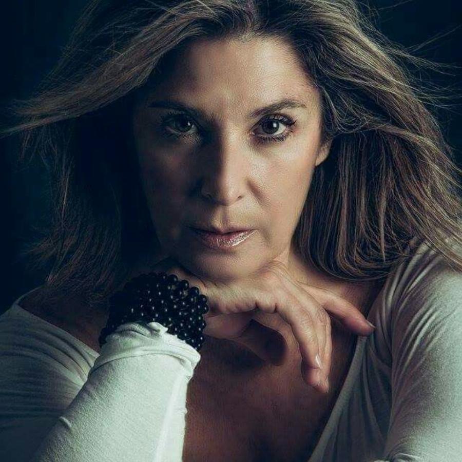 Μαίρη Ευαγγέλου: Τα 26 χρόνια γάμου με τον Νίκο Δαδινόπουλο, ο γιος της, η απόσυρση και η καινούρια αγροτική ζωή