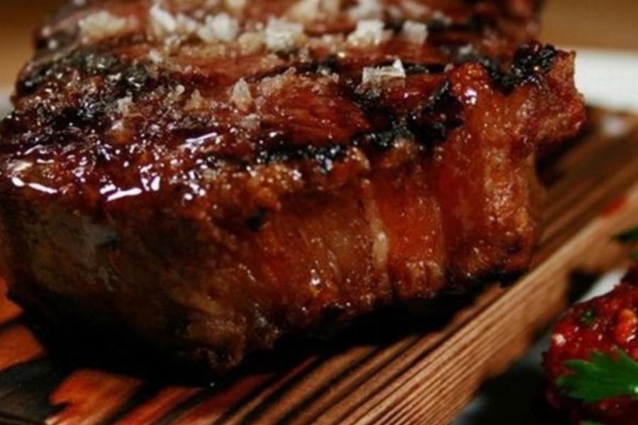 Τέλεια μπριζόλα: Η ονειρεμένη μαρινάδα μόνο με 3 υλικά που θα απογειώσει το κρέας