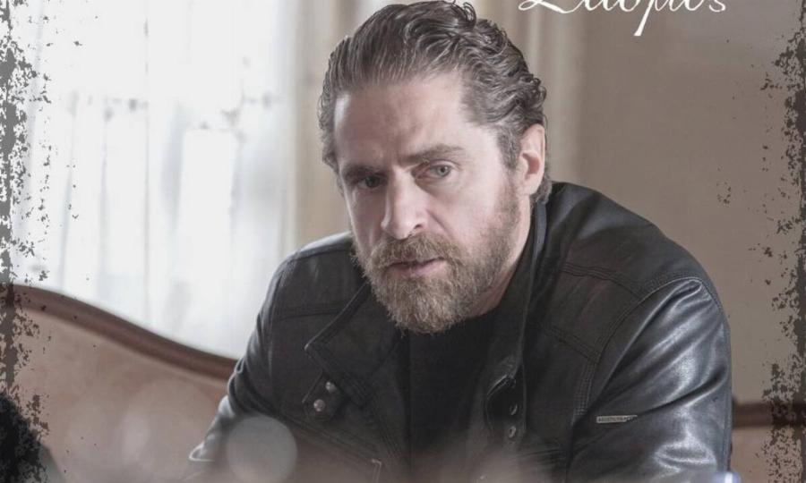 Η απάντηση του σκηνοθέτη: Γιατί ο Μαθιός δεν αλλάζει ποτέ ρούχα