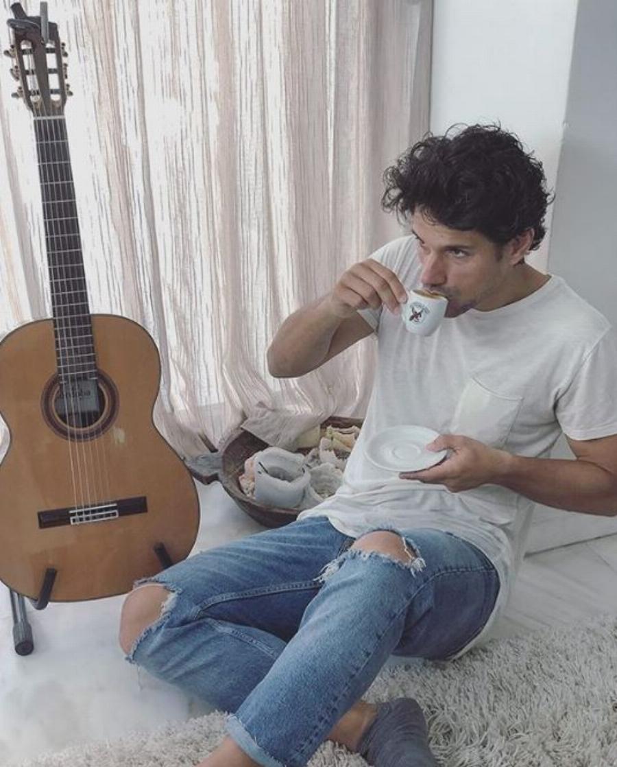 Ιωάννα Τριανταφυλλίδου – Πάνος Βλάχος: Εικόνες από το τρομερό σπίτι στο Λος Άντζελες και το σαλόνι που κάνει τη διαφορά