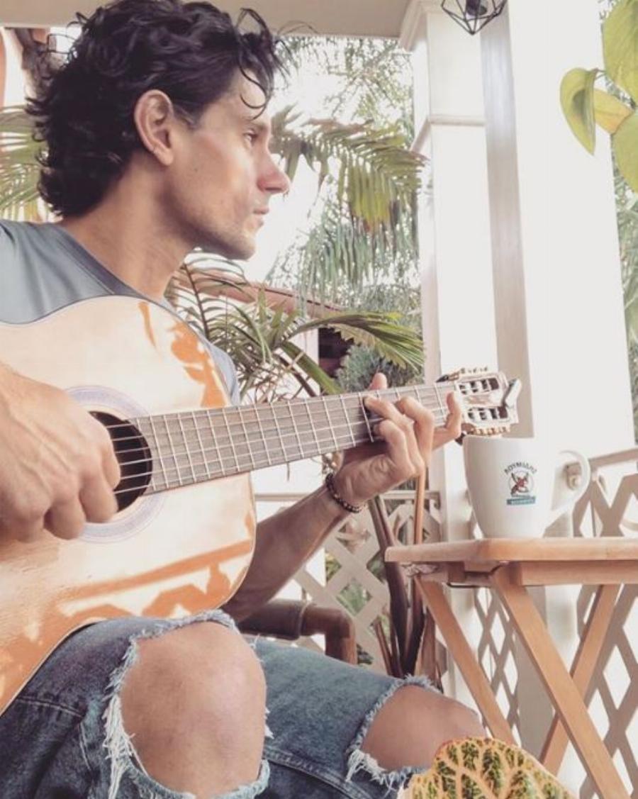 Ιωάννα Τριανταφυλλίδου – Πάνος Βλάχος: Εικόνες από το τρομερό σπίτι στο Λος Άντζελες και το σαλόνι που κάνει τη διαφορά