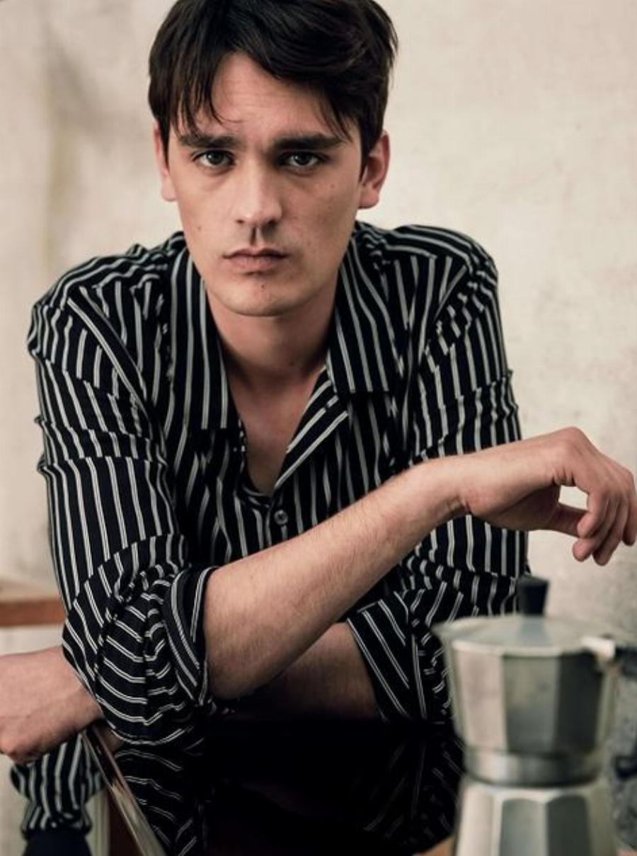 Αλέν Ντελόν: Ο γιος του έγινε 27 χρονών, είναι κορυφαίο μοντέλο και πήρε την ομορφιά του πατέρα του