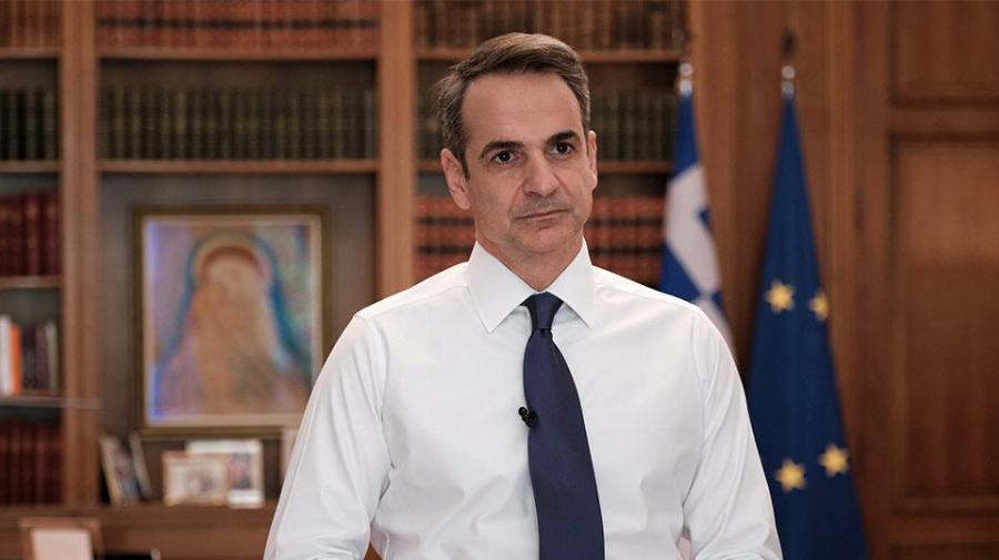 Ο Κυριάκος Μητσοτάκης ξετρέλανε τις γυναίκες με το αξύριστο λουκ και το casual στυλ του