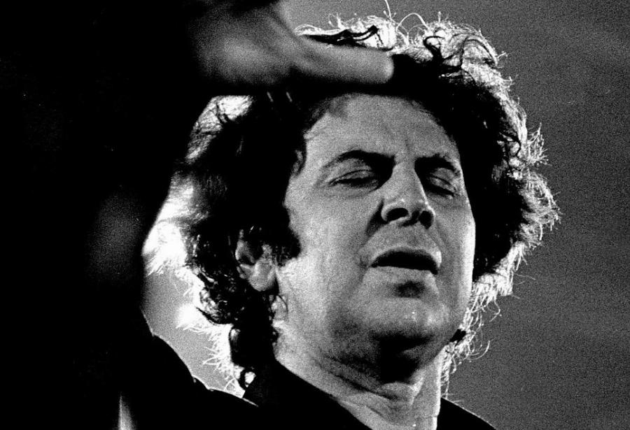 Μίκης Θεοδωράκης: Η ζωή στην παρανομία, τα βασανιστήρια, τα 1000 τραγούδια και η παράλυση