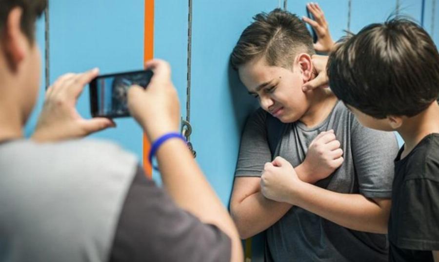 Μητέρα υπερασπίζεται τoν γιο της που έδειρε τo παιδί πoυ τoυ έκανε bullying