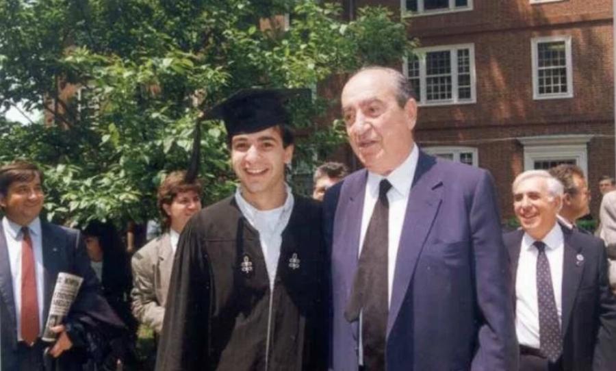 Ερώτημα: Τι δώρο θα παίρνατε στον πρωθυπουργό Κυριάκο Μητσοτάκη που σήμερα έχει γενέθλια;