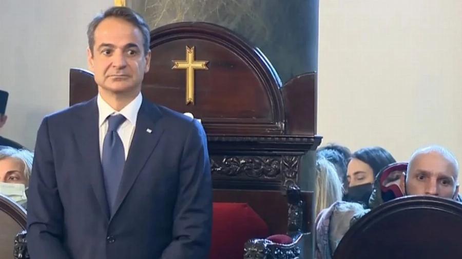 Σάλος στο διαδίκτυο με τον Μητσοτάκη μέσα στην Εκκλησία στο Φανάρι που δεν ήξερε απέξω το Πάτερ Ημών