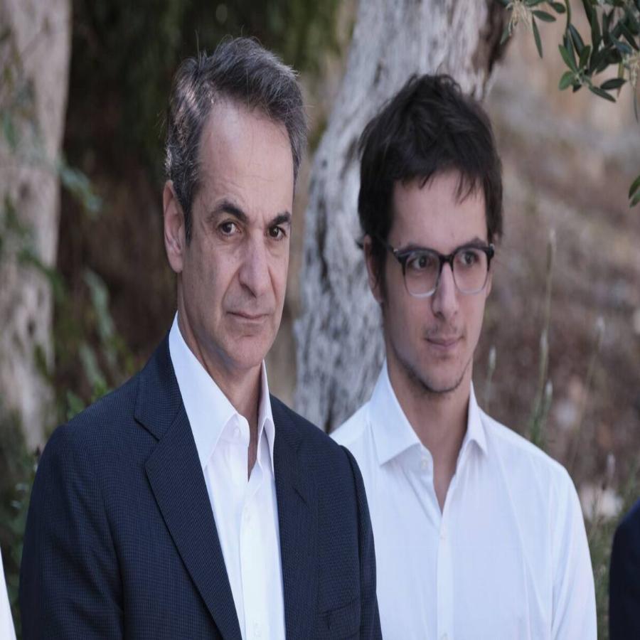 «Μη ξεχάσεις να πεις στον μπαμπά…»: Η απάντηση του Αγγελάκα στον γιο Μητσοτάκη που κάνει το γύρο του Ίντερνετ