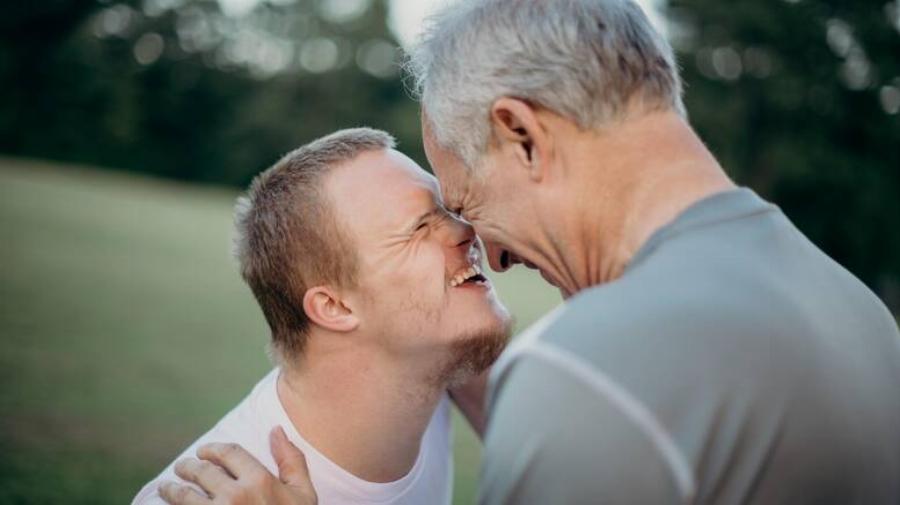 «Αγαπητέ γιατρέ, το παιδί που μου είπατε να «ρίξω» μάς έχει χαρίσει τα πιο πλατιά χαμόγελα»