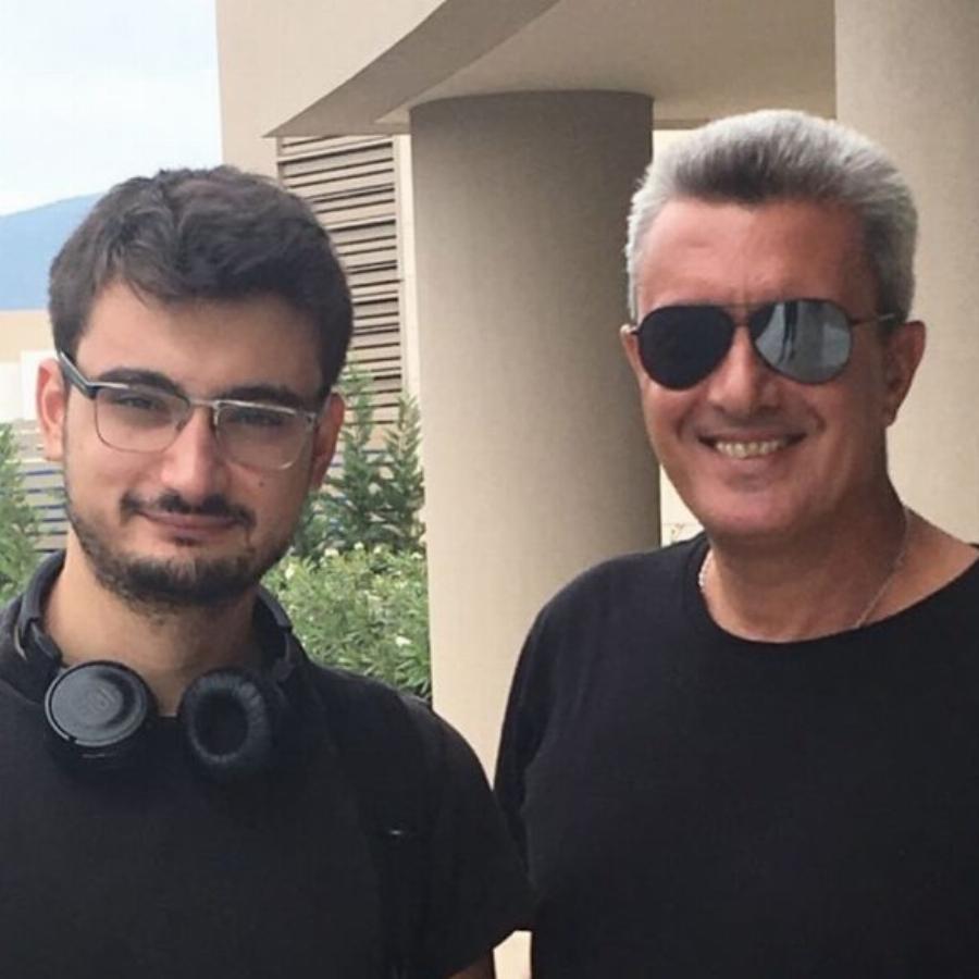 Νίκος Χατζηνικολάου – Έλενα Κατρίτση: Ο μεγάλος τους γιος έγινε 27, κατοικεί μόνιμα στο Λονδίνο και είναι ίδιος με την μητέρα του