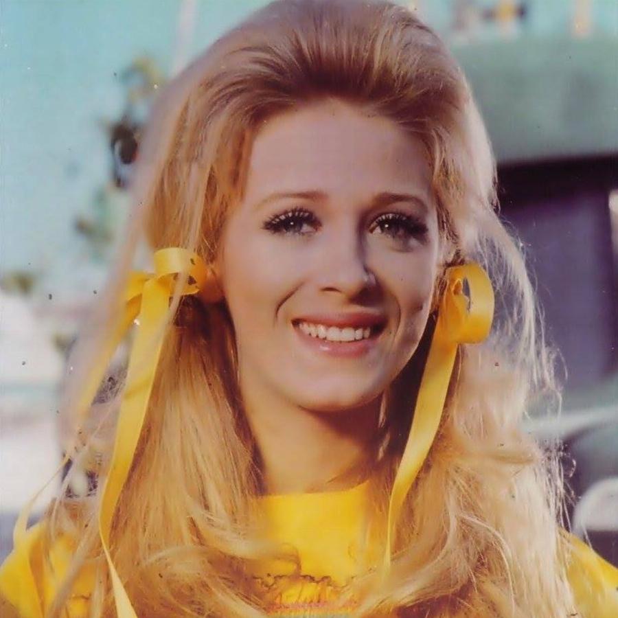 Νόρα Βαλσάμη: «Όλες μου οι φίλες πέθαναν. Με την Ζωή, κοιμόμασταν μαζί. Μη μου τη θυμίζεις την Βουγιουκλάκη»