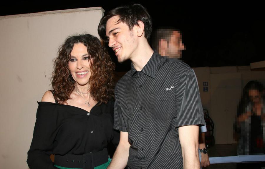 Φίλιππος Χατζημιχάλης: Ο 23χρονος γιος της Ελευθερίας Αρβανιτάκη και η φήμη για την ομορφιά του