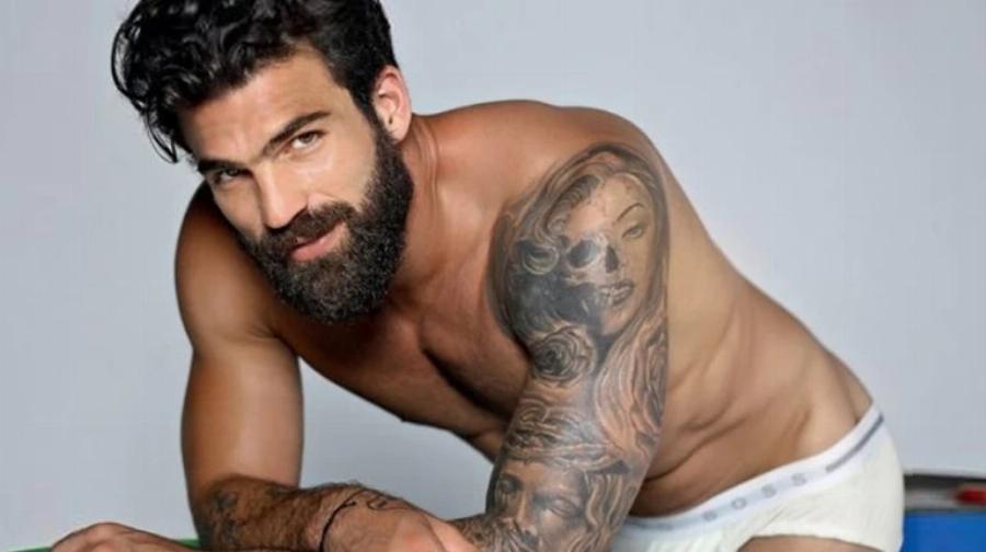 Δημήτρης Αλεξάνδρου: «Η Ελένη Μενεγάκη θα έπρεπε να διδάσκεται στα πανεπιστήμια»