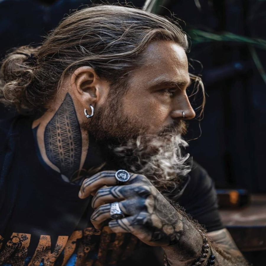 Παχύσαρκος νεαρός: Έχασε 75 κιλά, άφησε μούσι, μαλλί και έγινε περιζήτητο μοντέλο