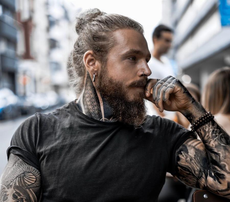 Παχύσαρκος νεαρός: Έχασε 75 κιλά, άφησε μούσι, μαλλί και έγινε περιζήτητο μοντέλο