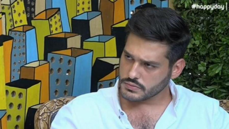 Ξανθιά καλλονή: Η εντυπωσιακή σύντροφος του γιου του Γιώργου Παπαδάκη, Φοίβου