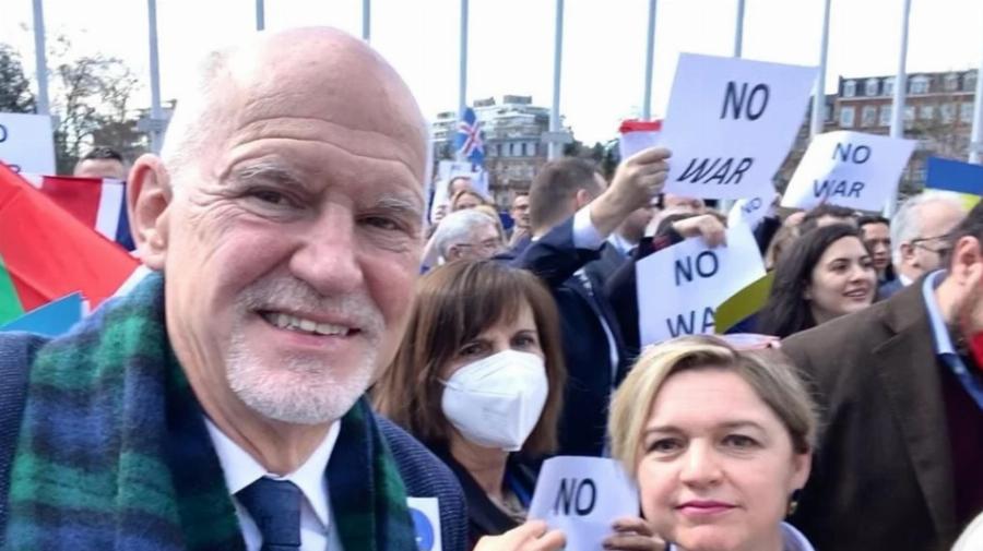 Διαδήλωσε στο Στρασβούργο κατά της ρωσικής εισβολής στην Ουκρανία ο Γιώργος Παπανδρέου