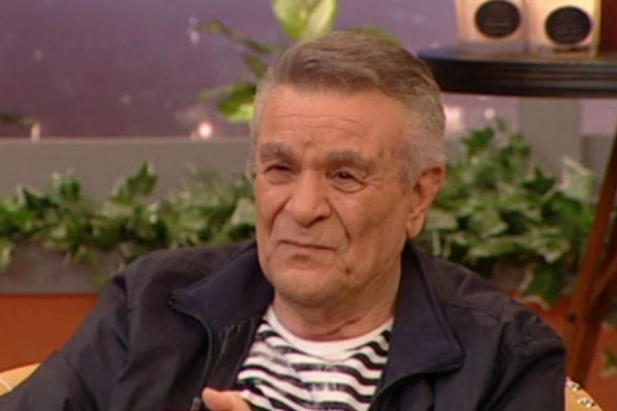 Γιώργος Παπαζήσης: Ο ανεκπλήρωτος έρωτας για τη Βουγιουκλάκη, ο γάμος και το διαζύγιο με την Τιτίκα, ο ρόλος που έκαψε και ο θάνατός του