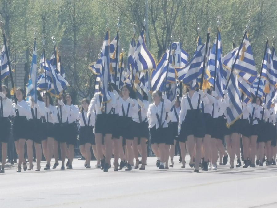 25η Μαρτίου 1821: Η παρέλαση στη Θεσσαλονίκη άρχισε με το «Μακεδονία Ξακουστή» – Πλήθος κόσμου για τον εορτασμό