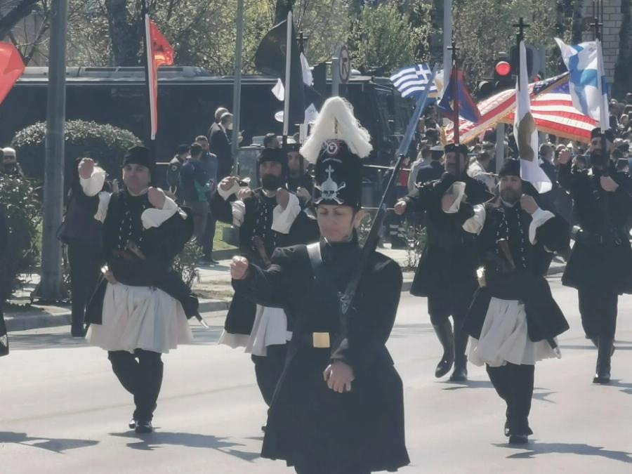 25η Μαρτίου 1821: Η παρέλαση στη Θεσσαλονίκη άρχισε με το «Μακεδονία Ξακουστή» – Πλήθος κόσμου για τον εορτασμό