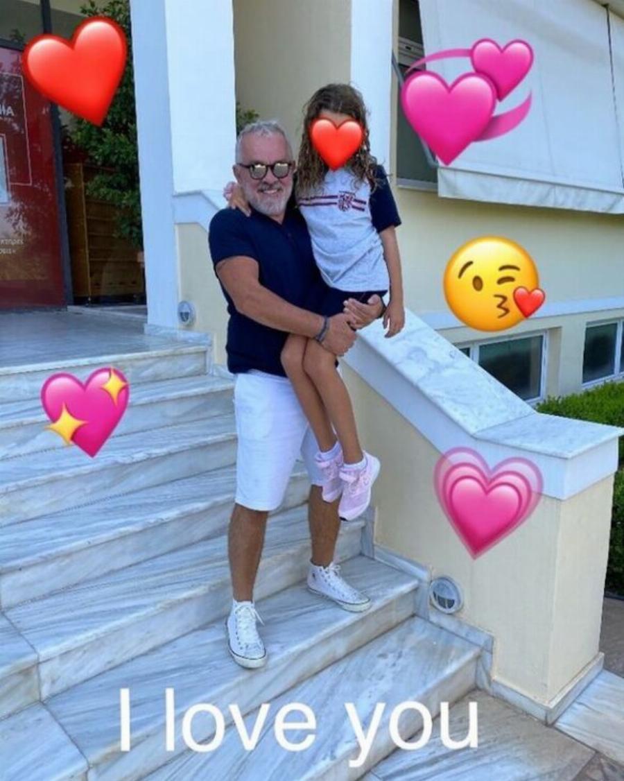 Πέγκυ Ζήνα: Μοιάζουν σαν 2 σταγόνες νερό – Μας έδειξε για πρώτη φορά την κόρη της και είναι ίδιες