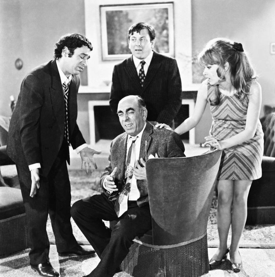 Χρόνης Εξαρχάκος: Η αφοσίωση στη μητέρα του με αναπηρία που δεν του επέτρεψε να παντρευτεί και το πρόωρο τέλος του