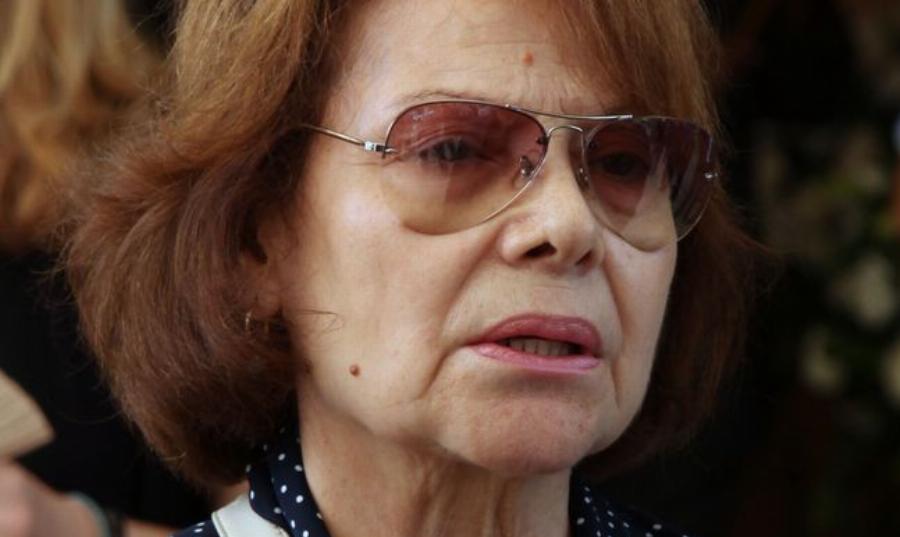 Πίτσα Παπαδοπούλου: Τα φτωχικά παιδικά χρόνια, το μανάβικο στην Αθήνα, ο θαυμασμός του Καζαντζίδη και το «παιδί» που έχασε στη Μάνδρα