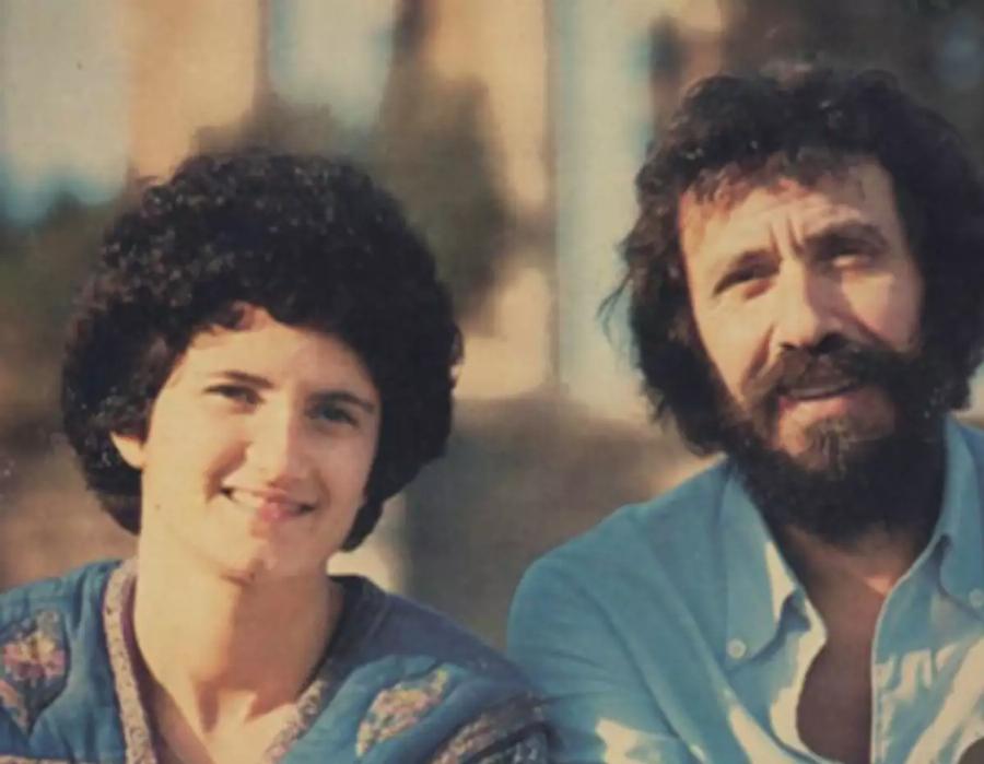 Αντώνης Καλογιάννης: Η συνεργασία με θρυλικούς συνθέτες, το ξύλο από την ίδια του την μητέρα και ο χαμός του γιου του