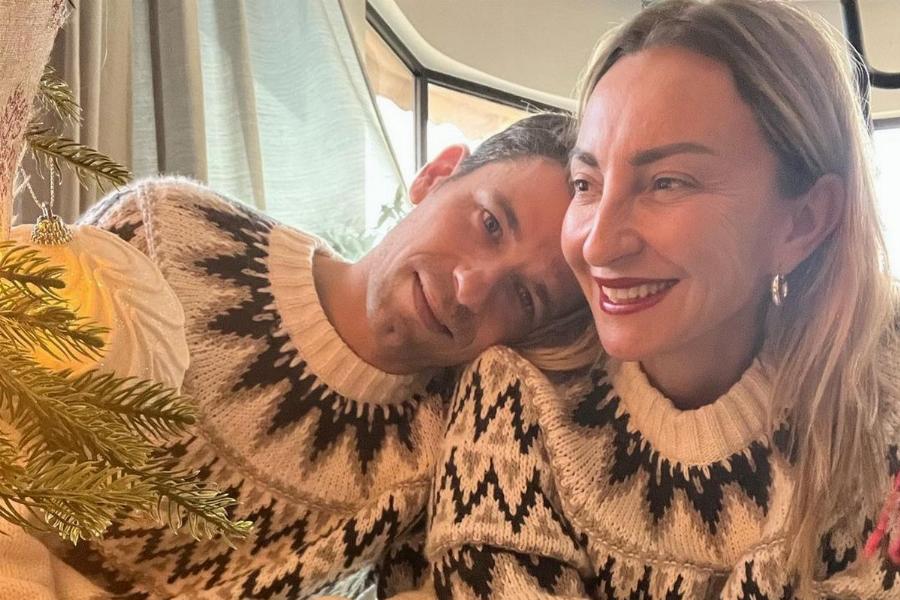 Ρούλα Ρέβη: Τα δύσκολα εφηβικά χρόνια, το σχολείο που παράτησε, γέννηση των παιδιών της και τα 8 χρόνια διαφοράς με τον Αποστόλη Τότσικα