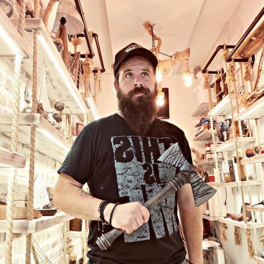 Σάκης Ρουβάς: Αυτός είναι ο μικρότερος αδερφός του – Δεν μπορείτε να μαντέψετε τι δουλειά κάνει