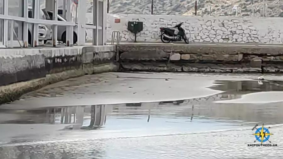 Σίφνος: Η θάλασσα εξαφανίστηκε μέσα σε μια νύχτα, περπατούν εκεί που μέχρι χθες ήταν βυθός