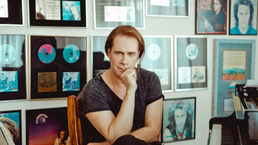 Στέφανος Κορκολής: Τα μαθήματα πιάνου από 4 ετών, η διαχείριση στα οικονομικά, τα λεφτά που του έφαγαν και η περιπέτεια με τον καρκίνο