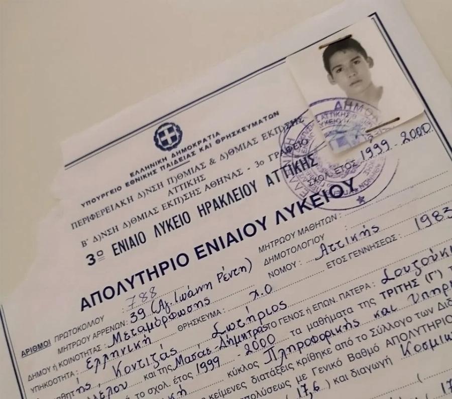 Σωτήρης Κοντιζάς: Η ζωή στην Ιαπωνία, η σπάνια εικόνα από το απολυτήριο λυκείου, η γνωριμία με τη σύζυγό του και το σπάνιο όνομα της κόρης του