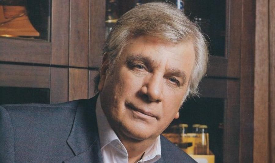 Στηβ Κακέτσης: Οι μεγάλες φοβίες, οι πολλές σχέσεις, τα οικονομικά προβλήματα και ο “γιος στήριγμα”