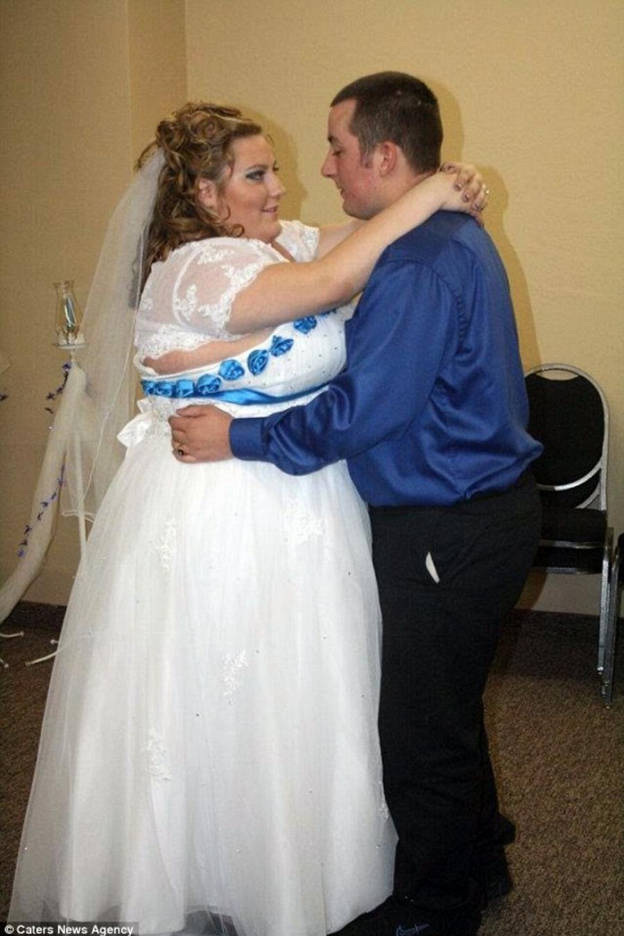 Γυναίκα έχασε σχεδόν 90 κιλά: Στον γάμο της δε χωρούσε στο νυφικό της, αδυνάτισε και έγινε μια κούκλα