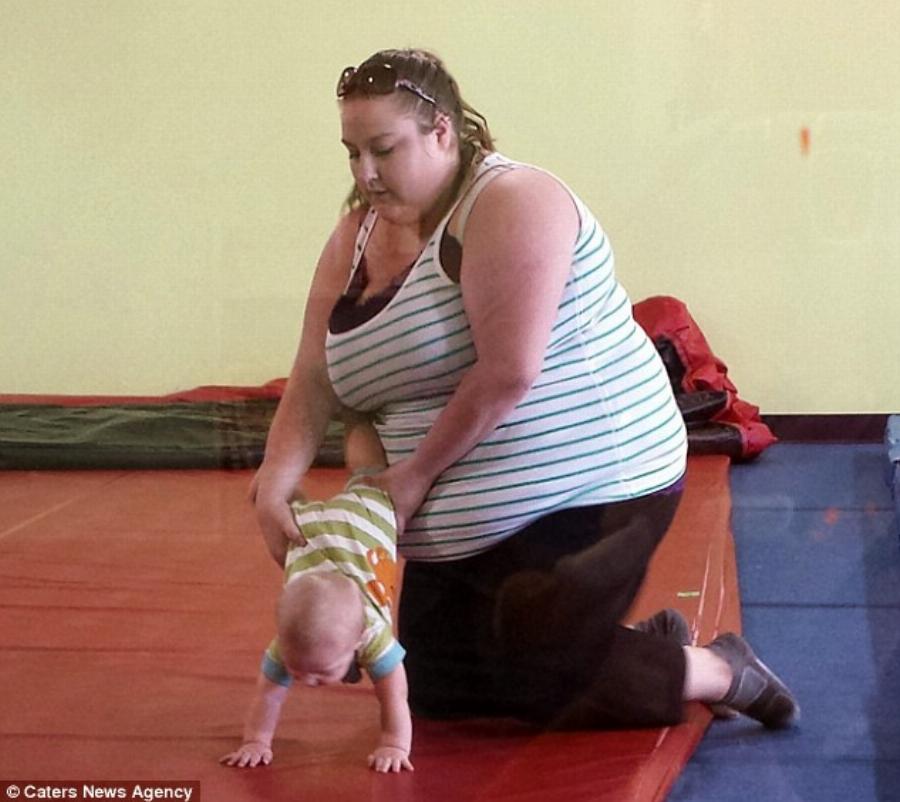 Γυναίκα έχασε σχεδόν 90 κιλά: Στον γάμο της δε χωρούσε στο νυφικό της, αδυνάτισε και έγινε μια κούκλα