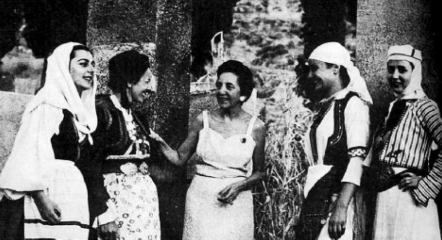 Δόρα Στράτου: Η αγάπη για τους παραδοσιακούς χορούς και η διάσωση της ελληνικής παράδοσης