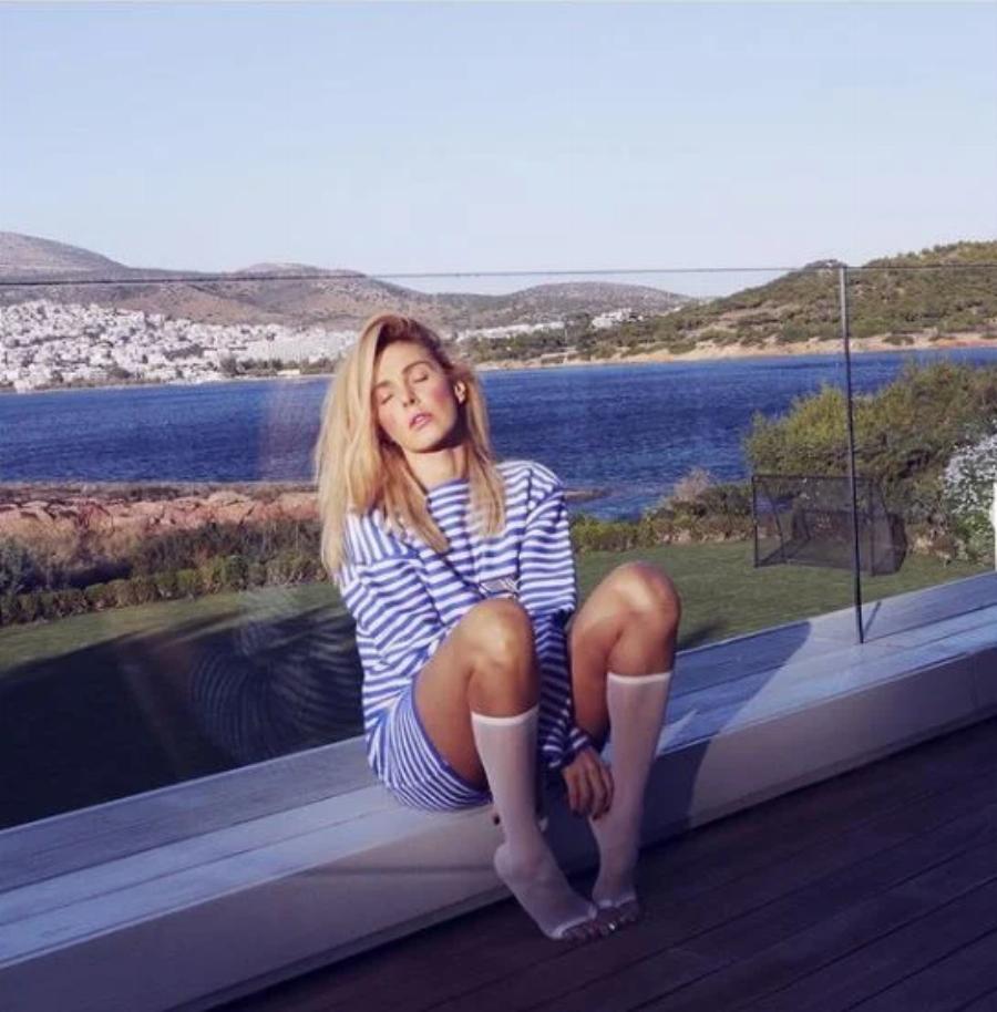 Τάμτα: Η υπέροχη θέα στην θάλασσα, το πολυτελές σπίτι στα Νότια Προάστια και ο παραμυθένιος κήπος