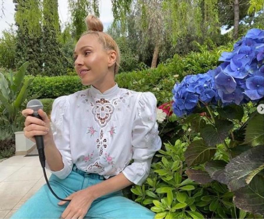 Τάμτα: Η υπέροχη θέα στην θάλασσα, το πολυτελές σπίτι στα Νότια Προάστια και ο παραμυθένιος κήπος