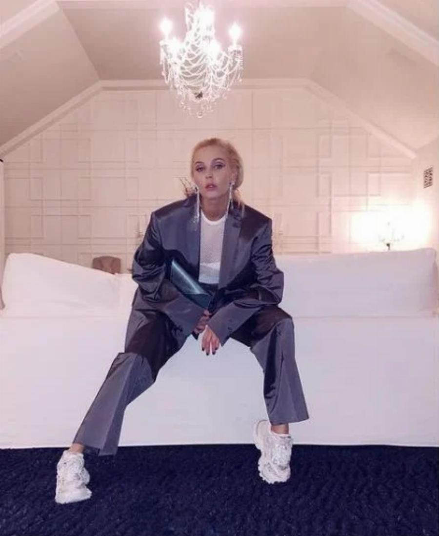 Τάμτα: Η υπέροχη θέα στην θάλασσα, το πολυτελές σπίτι στα Νότια Προάστια και ο παραμυθένιος κήπος