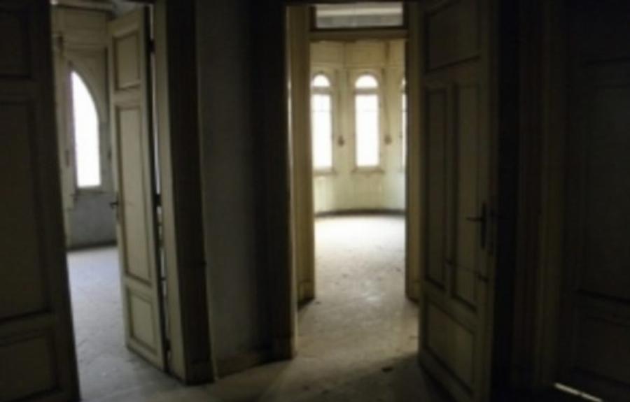 Κόκκινο κτίριο στη Θεσσαλονίκη: Η ιστορία, ο μύθος για φαντάσματα και φωτογραφίες από το εσωτερικό του