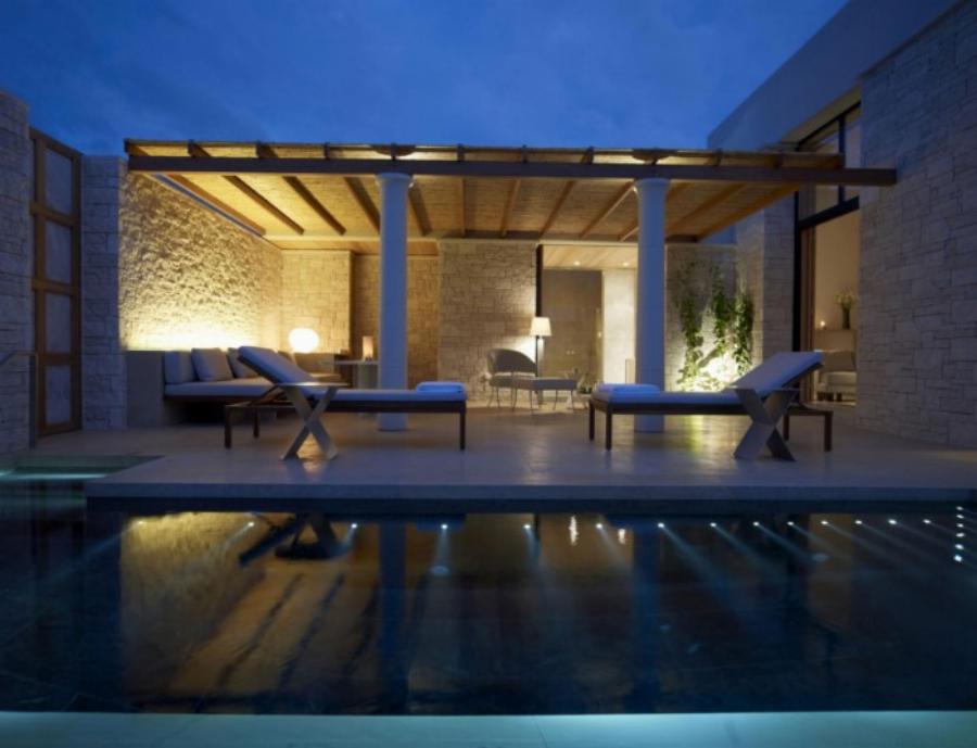 Το ακριβότερο ξενοδοχείο στην Ελλάδα: Δεν βρίσκεται ούτε στην Μύκονο, ούτε στην Σαντορίνη αλλά θυμίζει αρχαίο ανάκτορο