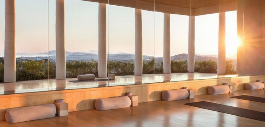 Το ακριβότερο ξενοδοχείο στην Ελλάδα: Δεν βρίσκεται ούτε στην Μύκονο, ούτε στην Σαντορίνη αλλά θυμίζει αρχαίο ανάκτορο