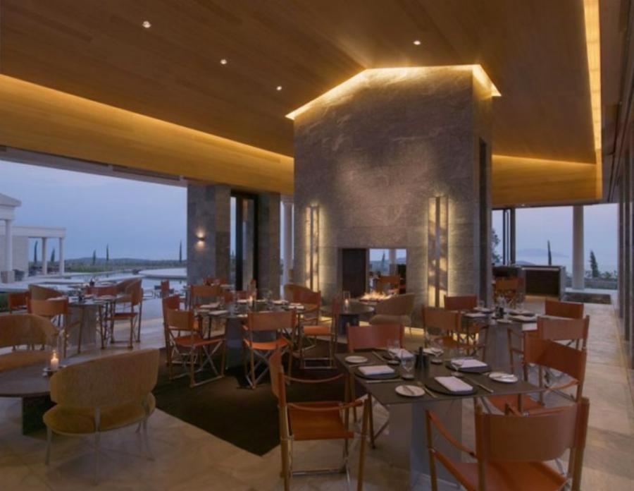 Το ακριβότερο ξενοδοχείο στην Ελλάδα: Δεν βρίσκεται ούτε στην Μύκονο, ούτε στην Σαντορίνη αλλά θυμίζει αρχαίο ανάκτορο